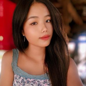 [002-01] Is she aspiring to be a model? A teenage Filipina girl sends a lot of images including school uniforms and swimsuits (including sideboob and underboob), but we are not a model production. Selfie images [super large amount 1,616 pics]