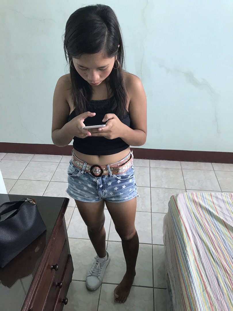 [001-01] 10代フィリピーナ巨乳少女宅を訪問した時の画像たち【画像集】